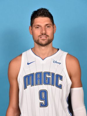 她表现出极 她表现出极